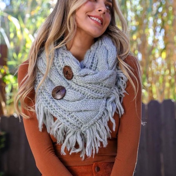 Cozy Button Tassel Infinity scarf - Picture 5 of 7
